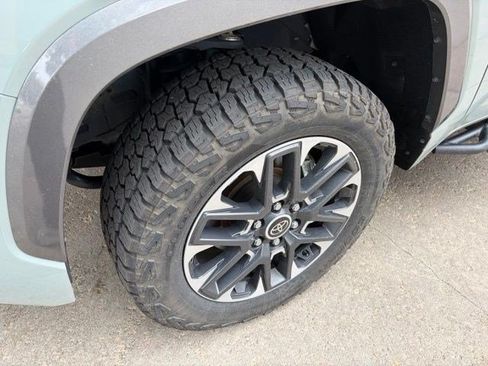 Used 2024 Toyota Tundra Limited AWD/4WD image 12