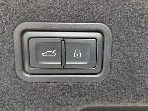 Used 2023 Audi A8 L 3.0T image 35