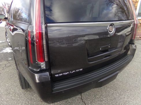 Used 2015 Cadillac Escalade ESV Premium image 10