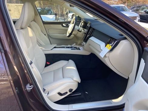 New 2026 Volvo XC60 B5 Ultra w/ Climate Package AWD/4WD image 17