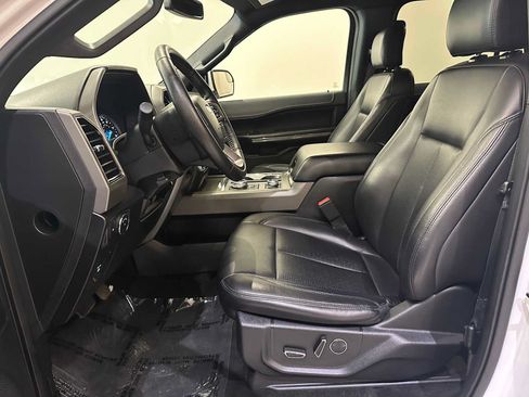 Used 2019 Ford Expedition XLT w/ Equipment Group 201A AWD/4WD image 19