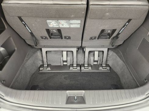 New 2026 Kia Carnival EX FWD image 24