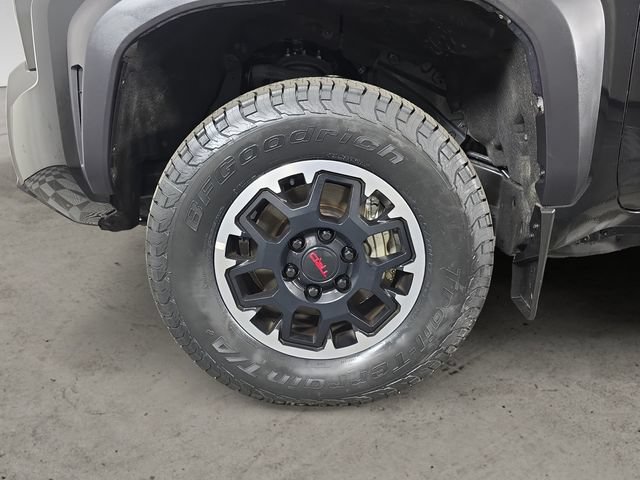 Used 2024 Toyota Tacoma TRD Off-Road w/ TRD Off Road Upgrade Package AWD/4WD image 9