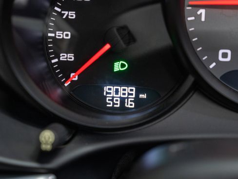 Used 2018 Porsche 718 Boxster S RWD image 21