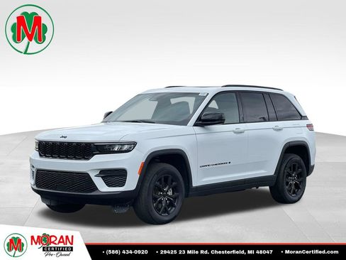 Used 2024 Jeep Grand Cherokee Altitude AWD/4WD image 1