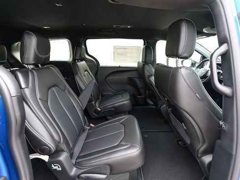 New 2026 Chrysler Pacifica Select FWD image 19