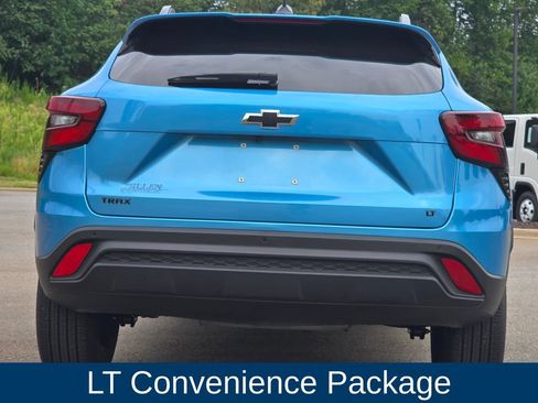 Certified 2026 Chevrolet Trax LT w/ Driver Confidence Package FWD image 3