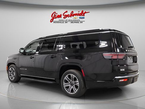 Used 2024 Jeep Wagoneer L Series II w/ Flexible Seating Group image 4