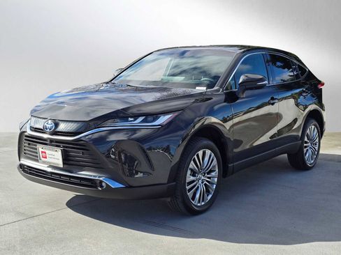 Used 2024 Toyota Venza Limited image 3