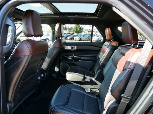 Used 2021 Ford Explorer Platinum w/ Equipment Group 601A image 11