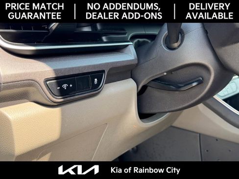 Used 2025 Kia Carnival EX image 12