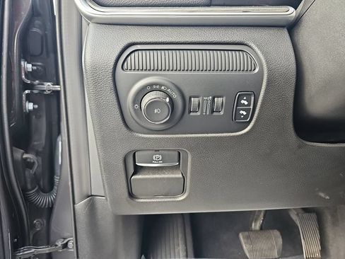 Used 2024 Jeep Wagoneer L Series II RWD image 35