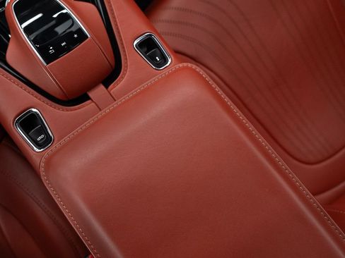 Used 2021 Aston Martin DB11 Volante RWD image 35