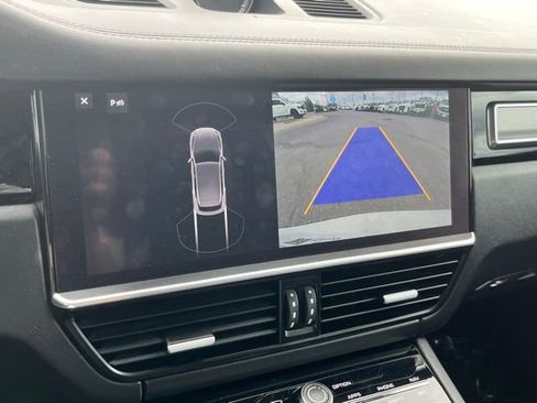 Used 2020 Porsche Cayenne Turbo AWD/4WD image 31