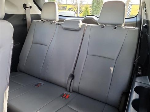 Used 2020 Toyota Highlander XLE image 17