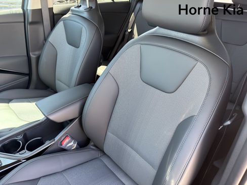 New 2026 Kia Niro EX FWD image 10