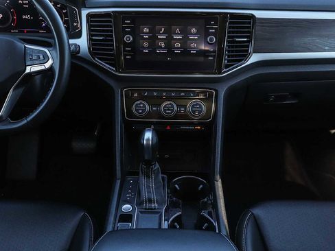 Certified 2022 Volkswagen Atlas SE w/ Panoramic Sunroof Package image 13