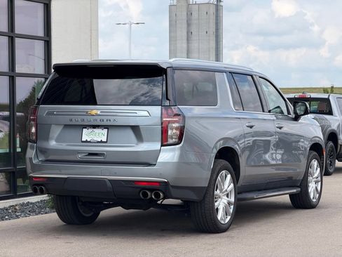 Used 2023 Chevrolet Suburban High Country w/ Max Trailering Package AWD/4WD image 5