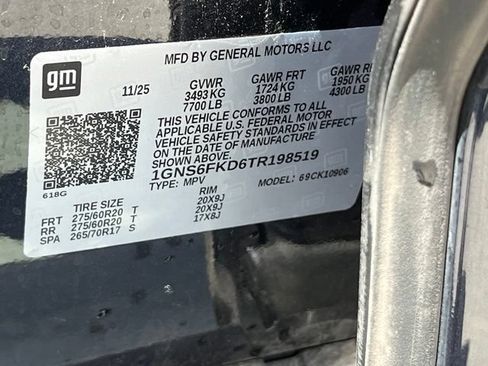 Used 2026 Chevrolet Suburban Premier AWD/4WD image 40