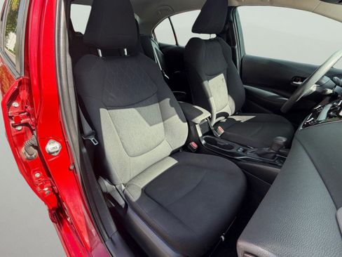Used 2020 Toyota Corolla LE FWD image 17