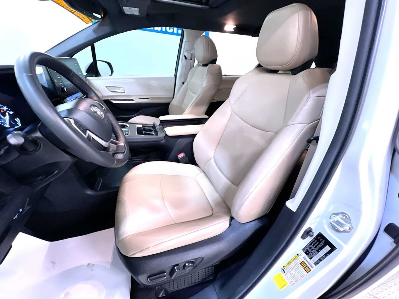 Used 2024 Toyota Sienna XLE FWD image 14