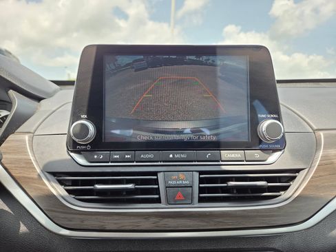 Used 2024 Nissan Altima 2.5 SV FWD image 37