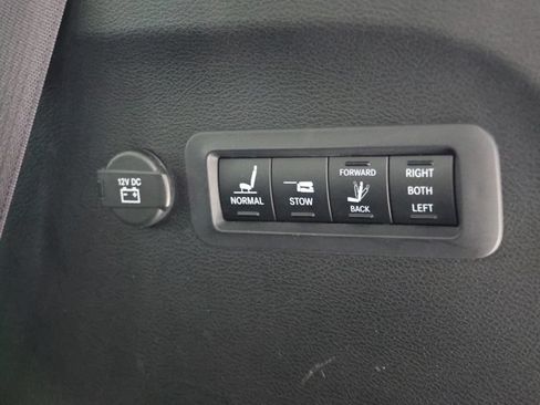Used 2017 Chrysler Pacifica Limited w/ UConnect Theater Package FWD image 39
