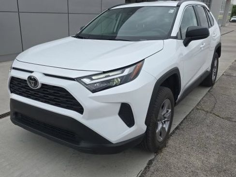 Used 2025 Toyota RAV4 LE AWD/4WD image 4