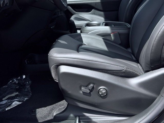 New 2027 Chrysler Pacifica Select FWD image 18