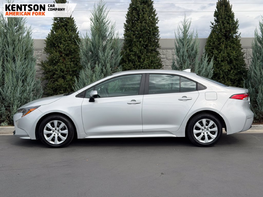 Used 2025 Toyota Corolla LE FWD image 3