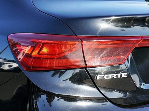 Used 2023 Kia Forte LXS FWD image 7
