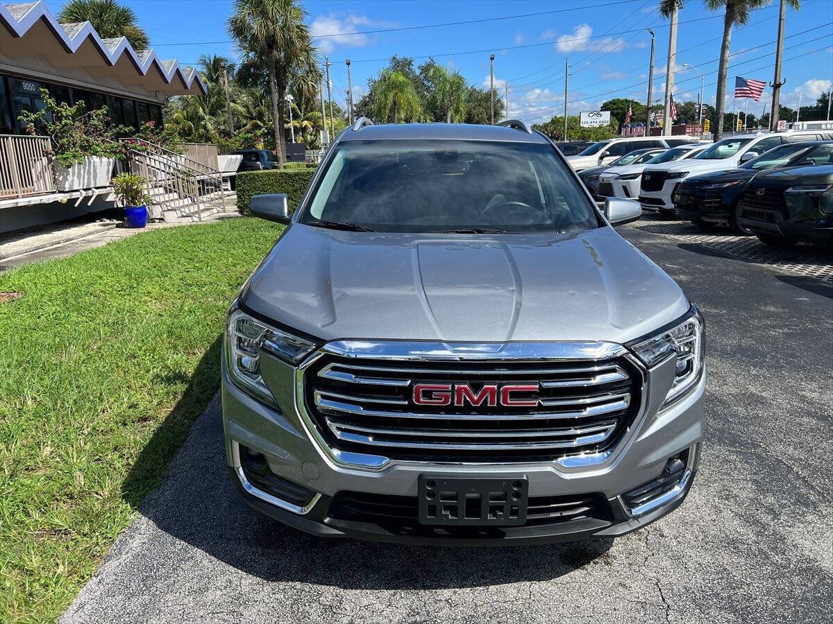 Used 2024 GMC Terrain SLT FWD image 3