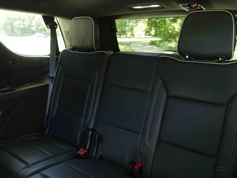 Used 2023 Chevrolet Tahoe Premier AWD/4WD image 20