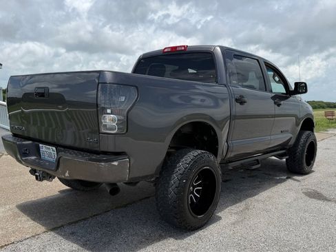 Used 2011 Toyota Tundra 4x4 CrewMax w/ SR5 Pkg image 5