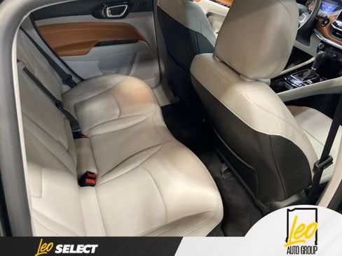 Used 2022 Jeep Compass Limited w/ Sun and Sound Group AWD/4WD image 18