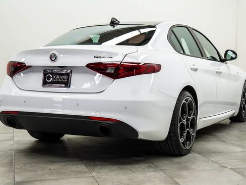 Used 2022 Alfa Romeo Giulia Ti w/ Active Assist Plus Package RWD image 12
