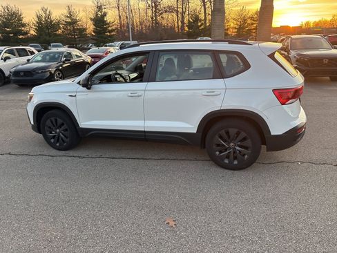 Used 2022 Volkswagen Taos S image 11