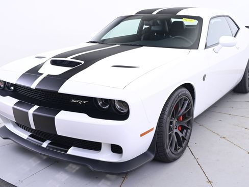 Used 2015 Dodge Challenger SRT Hellcat image 1