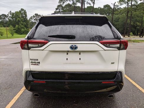 Used 2021 Toyota RAV4 SE w/ Weather & Moonroof Package AWD/4WD image 7