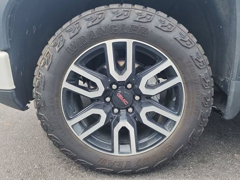 Certified 2024 GMC Sierra 1500 AT4 w/ Technology Package AWD/4WD image 33