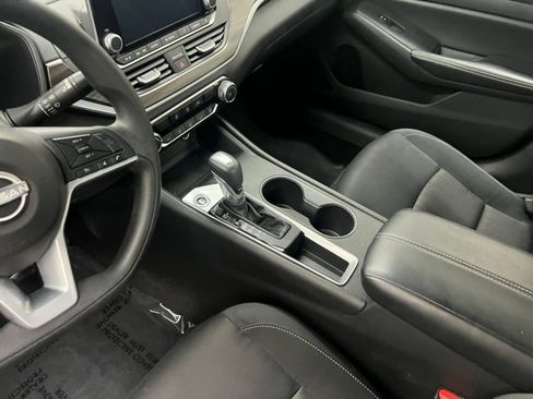 Used 2025 Nissan Altima 2.5 SV FWD image 36
