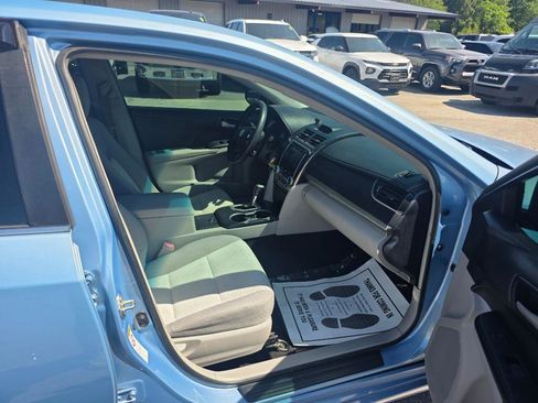 Used 2014 Toyota Camry LE image 9