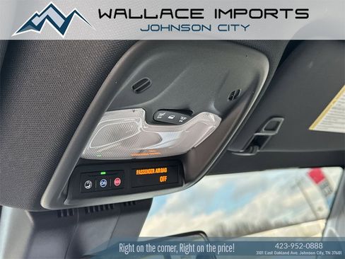 Used 2024 Chevrolet Colorado Trail Boss w/ Technology Package image 15