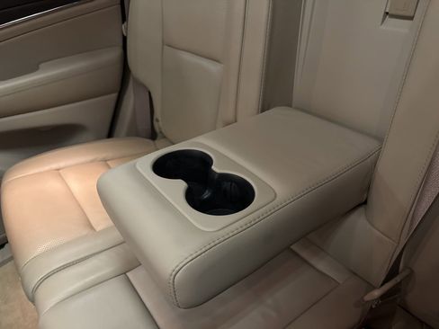 Used 2017 Jeep Grand Cherokee Overland w/ Jeep Active Safety Group image 28