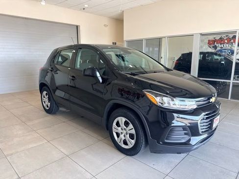 Used 2018 Chevrolet Trax LS FWD image 3