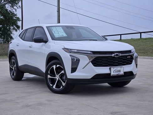 New 2026 Chevrolet Trax RS w/ Sunroof Package FWD image 1