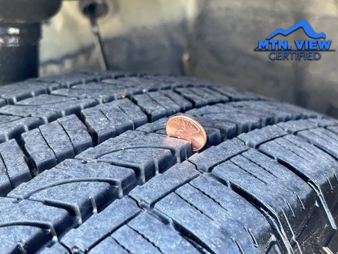 Used 2024 Subaru Ascent Premium w/ Convenience Package image 16