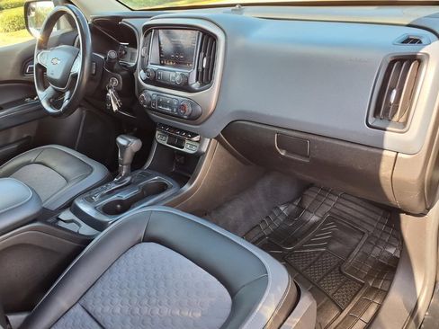 Used 2019 Chevrolet Colorado Z71 RWD image 11
