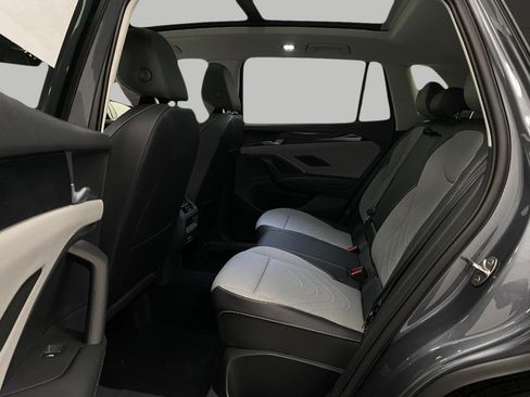 New 2025 Volkswagen Tiguan SE image 24