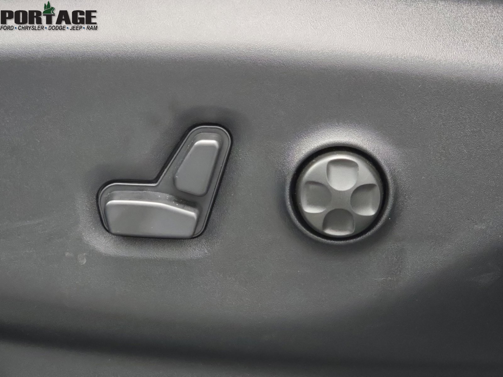 New 2027 Chrysler Pacifica Limited AWD/4WD image 17